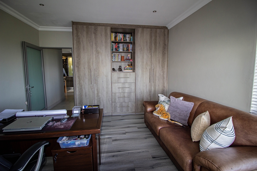 6 Bedroom Property for Sale in Kleinbaai Western Cape